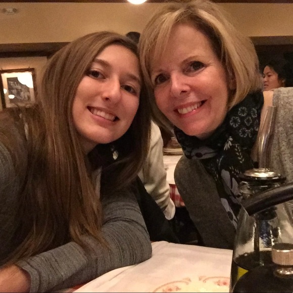 Meet your Poshers, Caroline and Nancy! - Picture 4 of 4